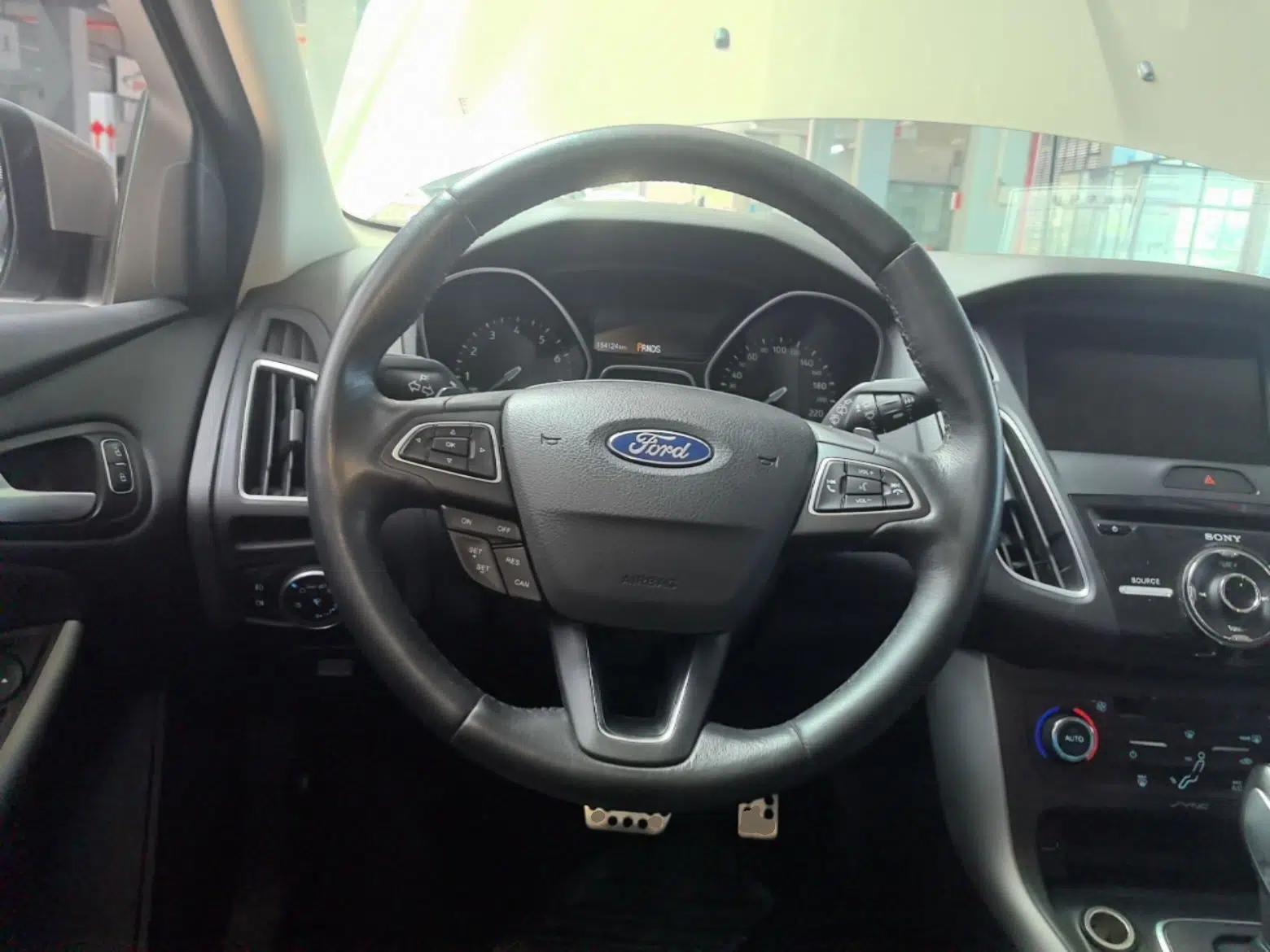 Ford Focus 2015 Hatchback EcoBoost 180 Automatic Sport Model — миниатюра 13
