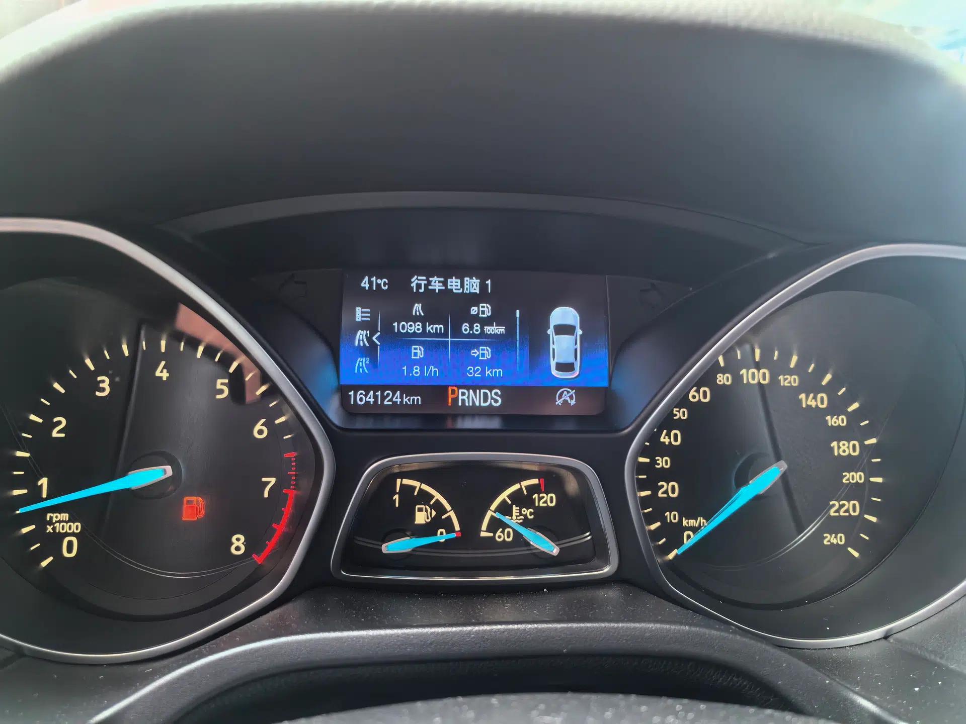 Ford Focus 2015 Hatchback EcoBoost 180 Automatic Sport Model — миниатюра 14