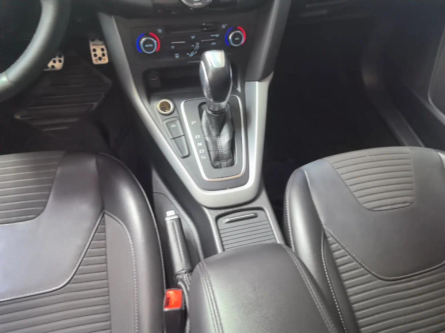 Ford Focus 2015 Hatchback EcoBoost 180 Automatic Sport Model — миниатюра 16