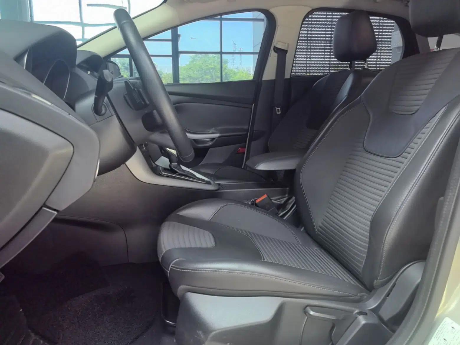 Ford Focus 2015 Hatchback EcoBoost 180 Automatic Sport Model — миниатюра 17