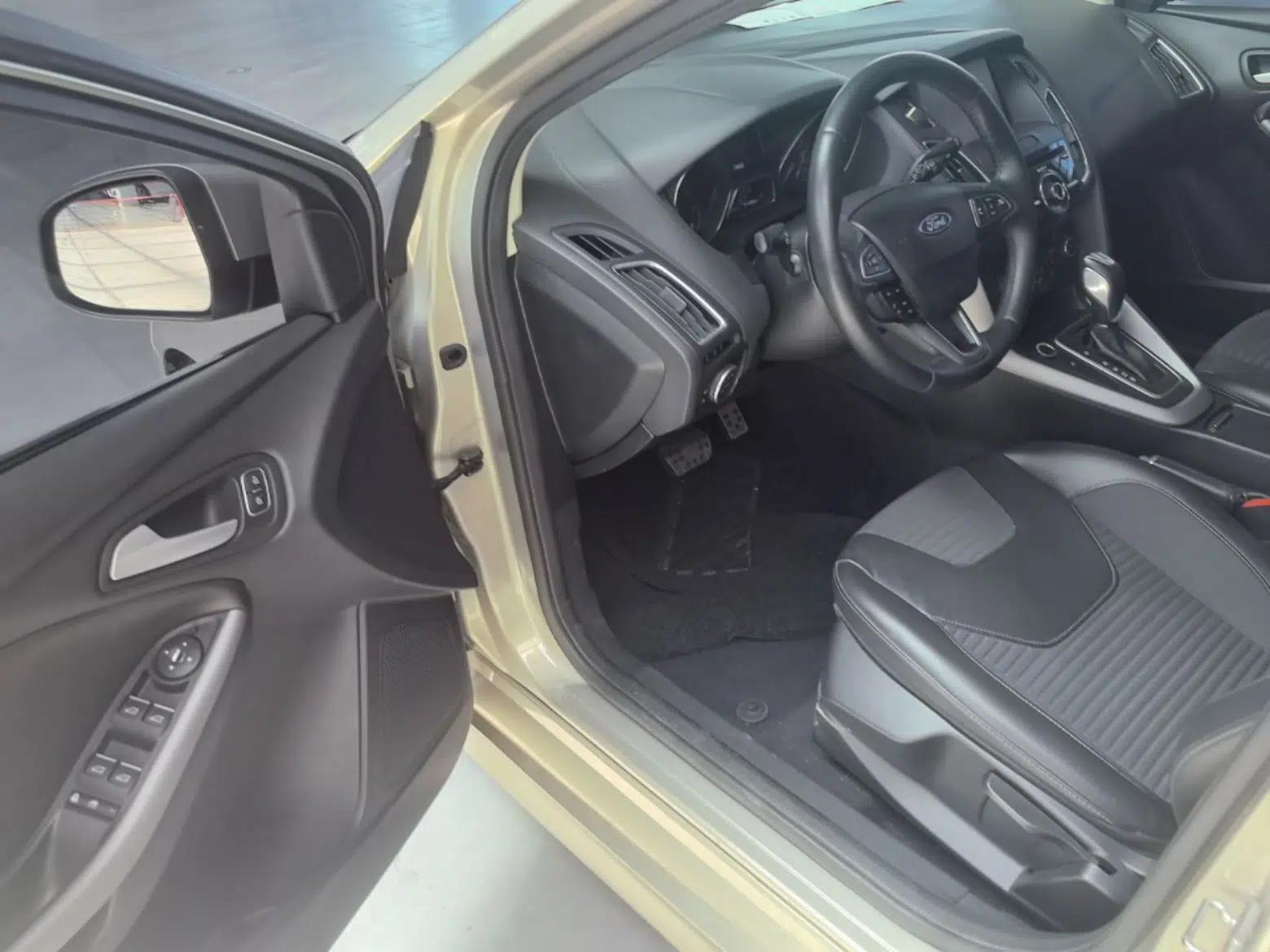 Ford Focus 2015 Hatchback EcoBoost 180 Automatic Sport Model — миниатюра 18