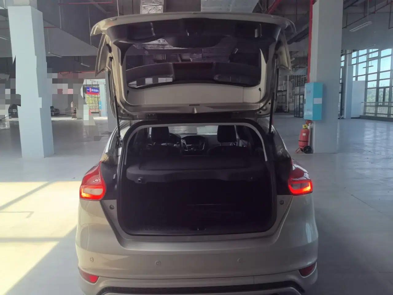 Ford Focus 2015 Hatchback EcoBoost 180 Automatic Sport Model — миниатюра 22