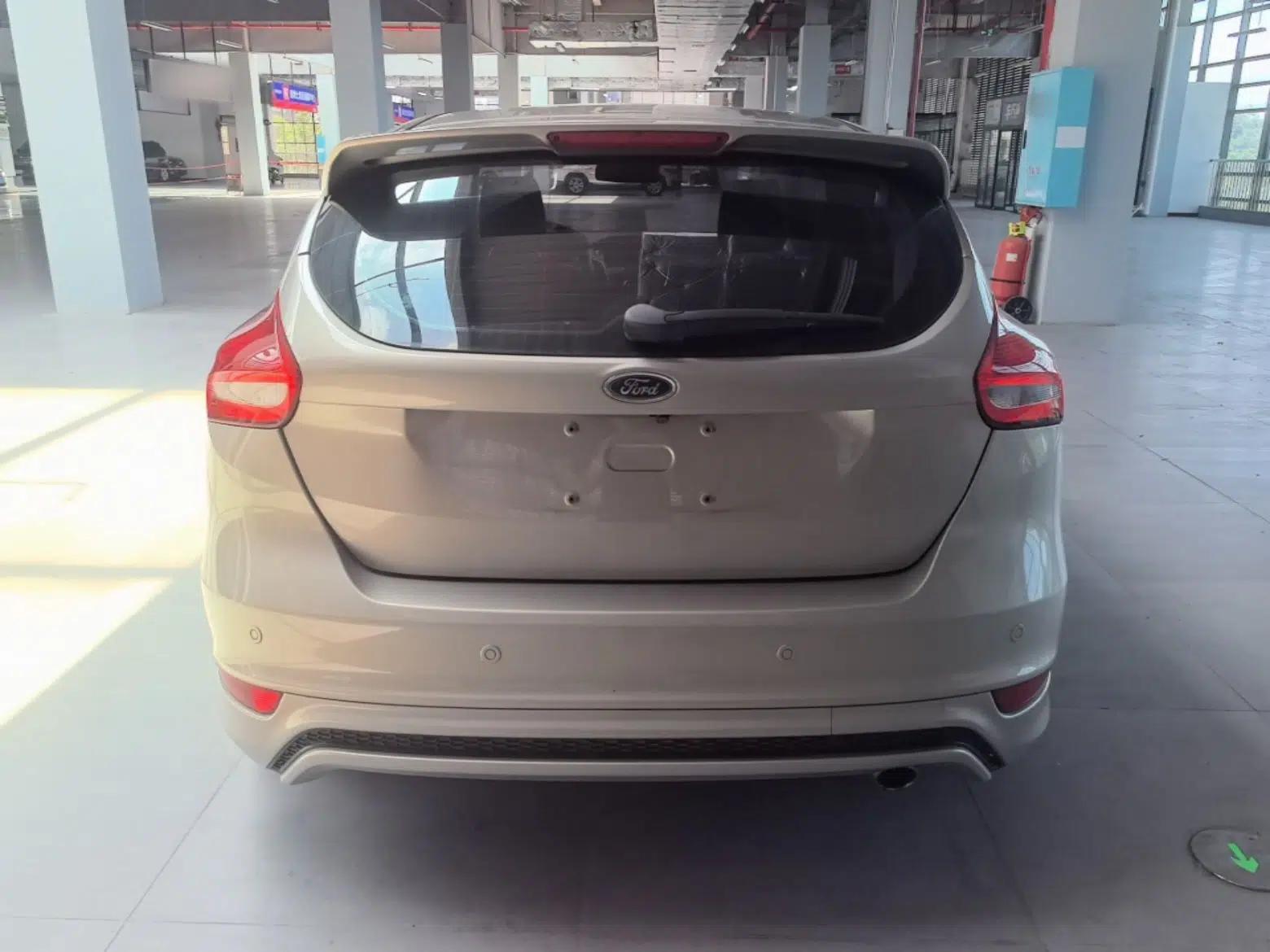 Ford Focus 2015 Hatchback EcoBoost 180 Automatic Sport Model — миниатюра 5