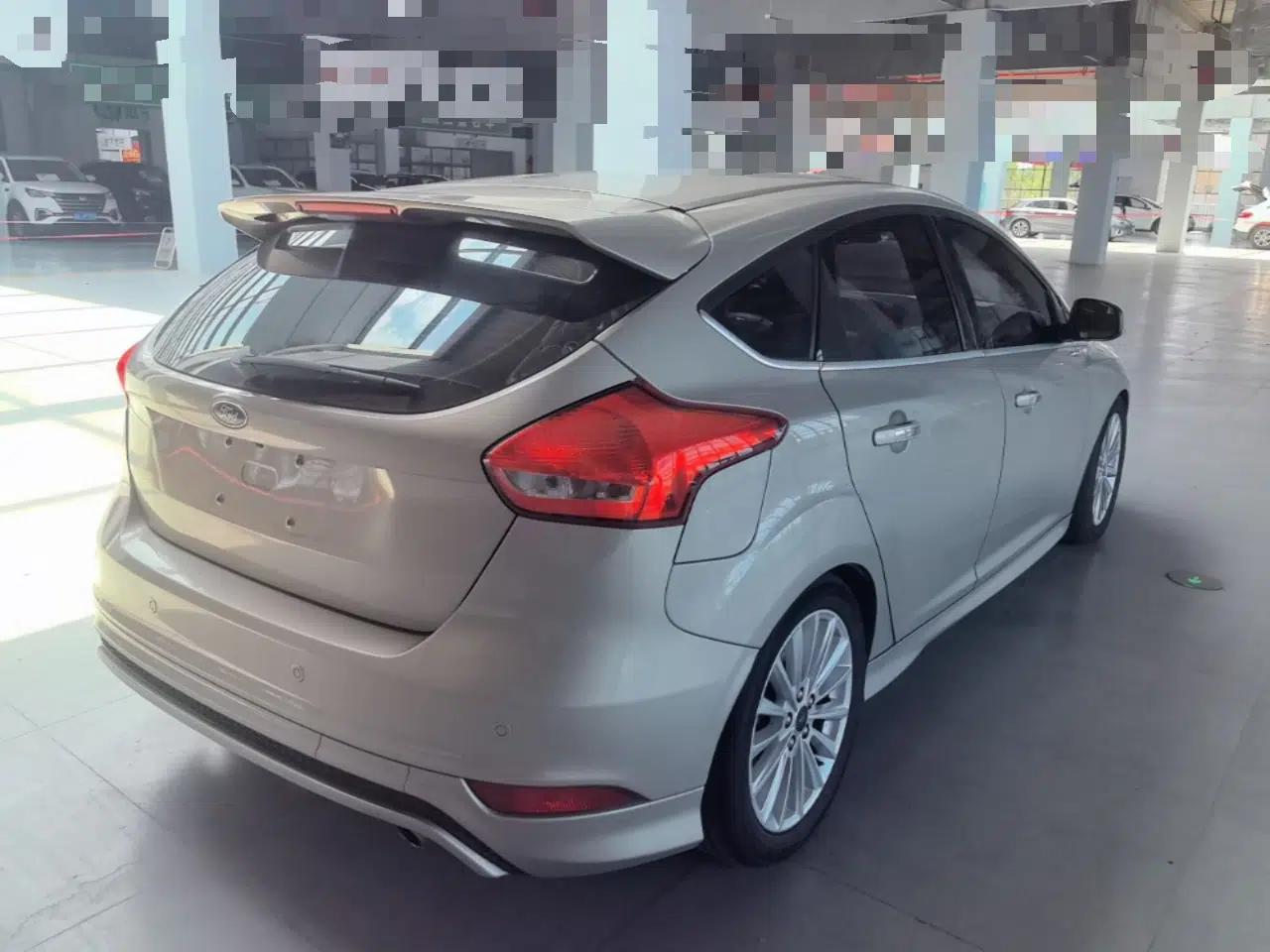 Ford Focus 2015 Hatchback EcoBoost 180 Automatic Sport Model — миниатюра 6