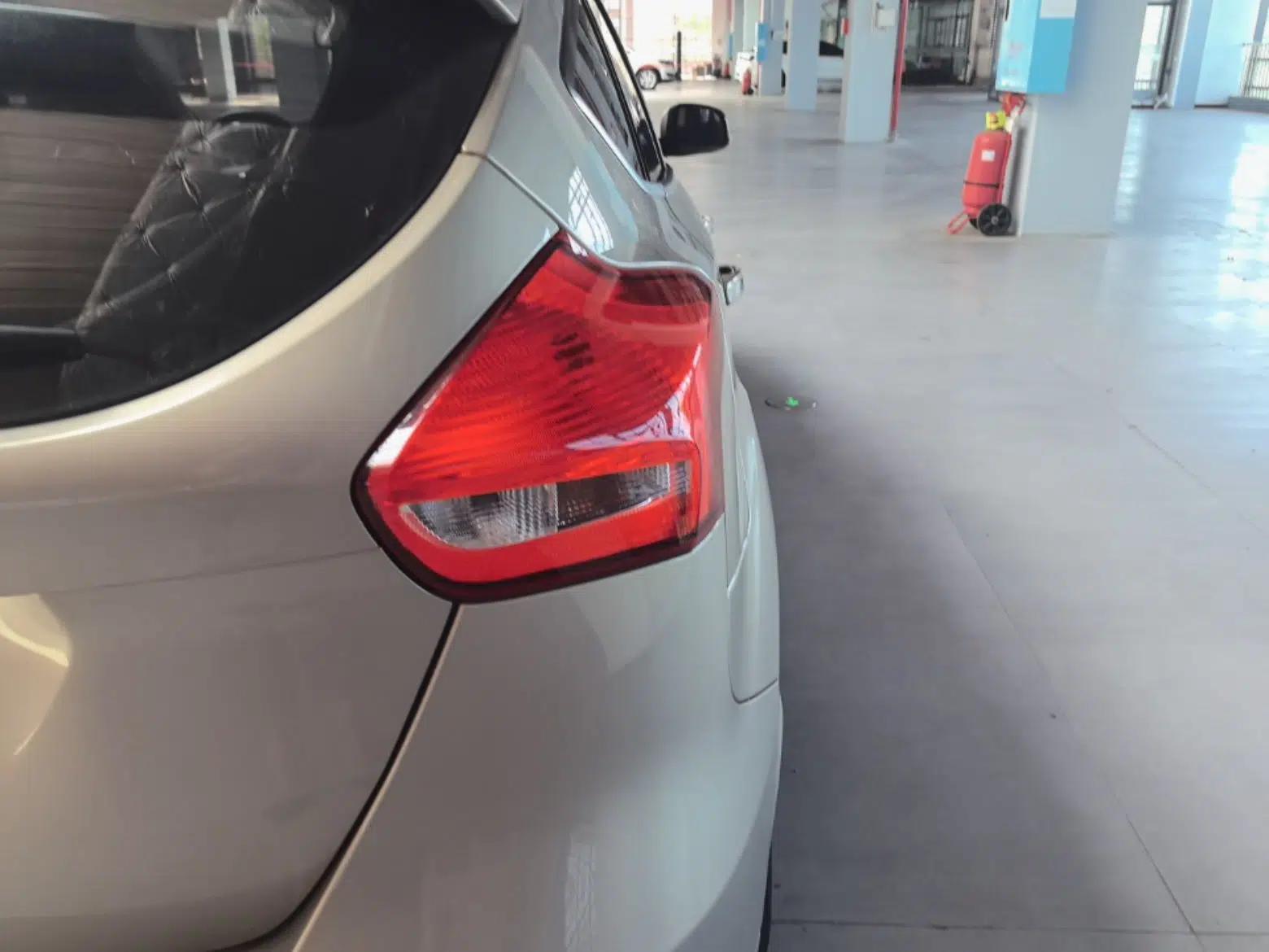 Ford Focus 2015 Hatchback EcoBoost 180 Automatic Sport Model — миниатюра 9