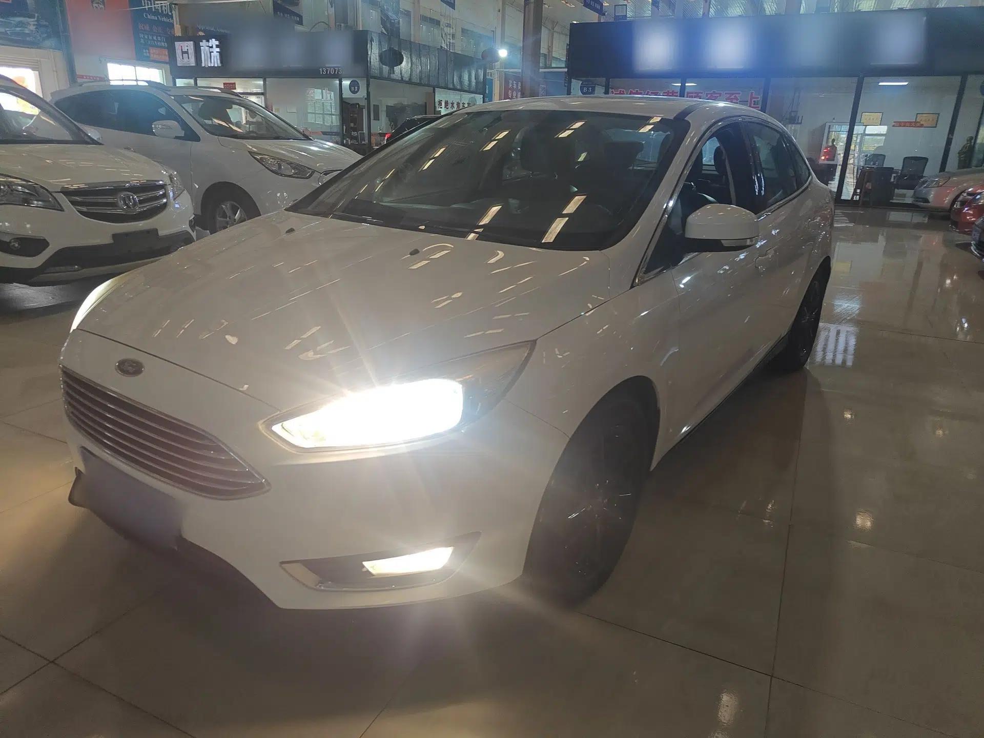 Ford Focus 2017 Sedan 1.6L Automatic Fashion Edition Smart Drive Version — миниатюра 1