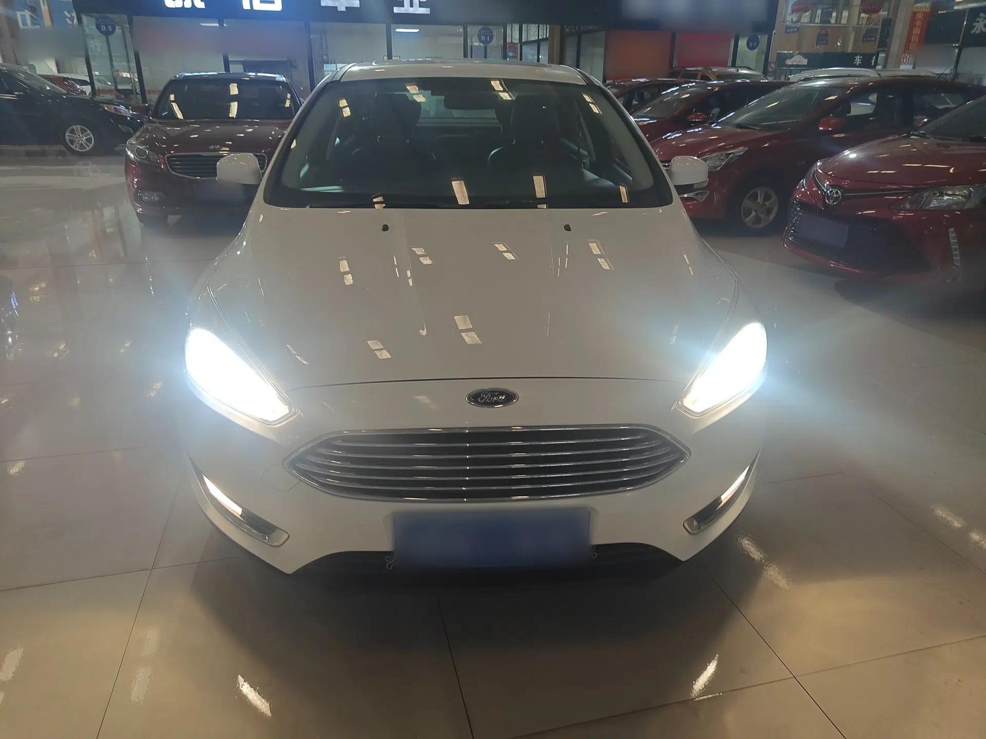 Ford Focus 2017 Sedan 1.6L Automatic Fashion Edition Smart Drive Version — миниатюра 2