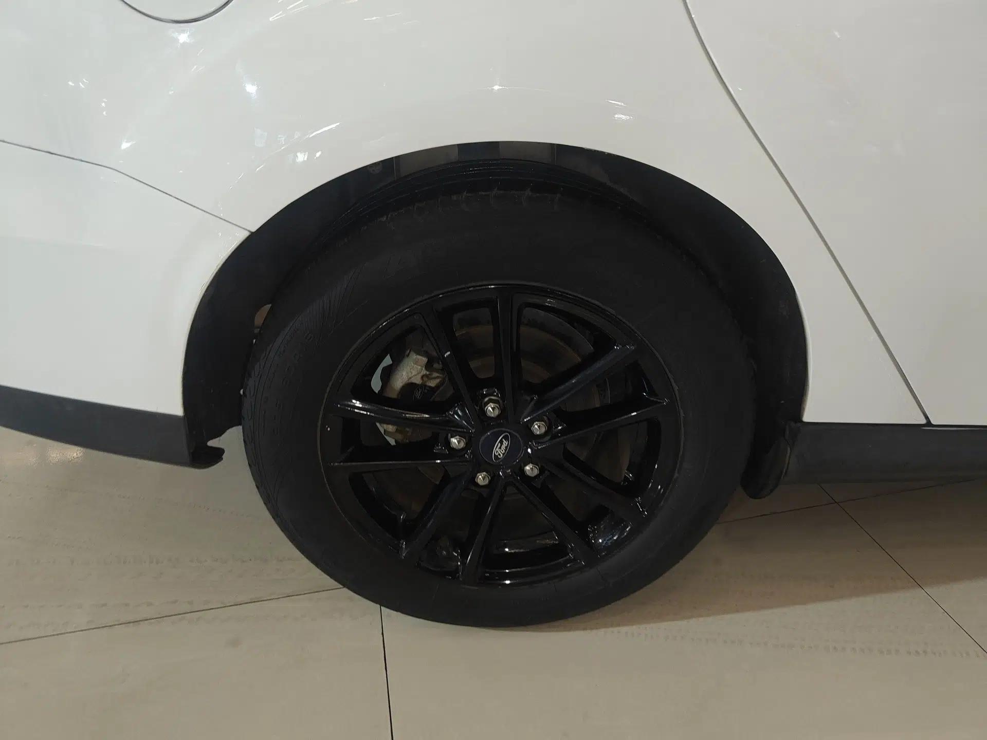 Ford Focus 2017 Sedan 1.6L Automatic Fashion Edition Smart Drive Version — миниатюра 11