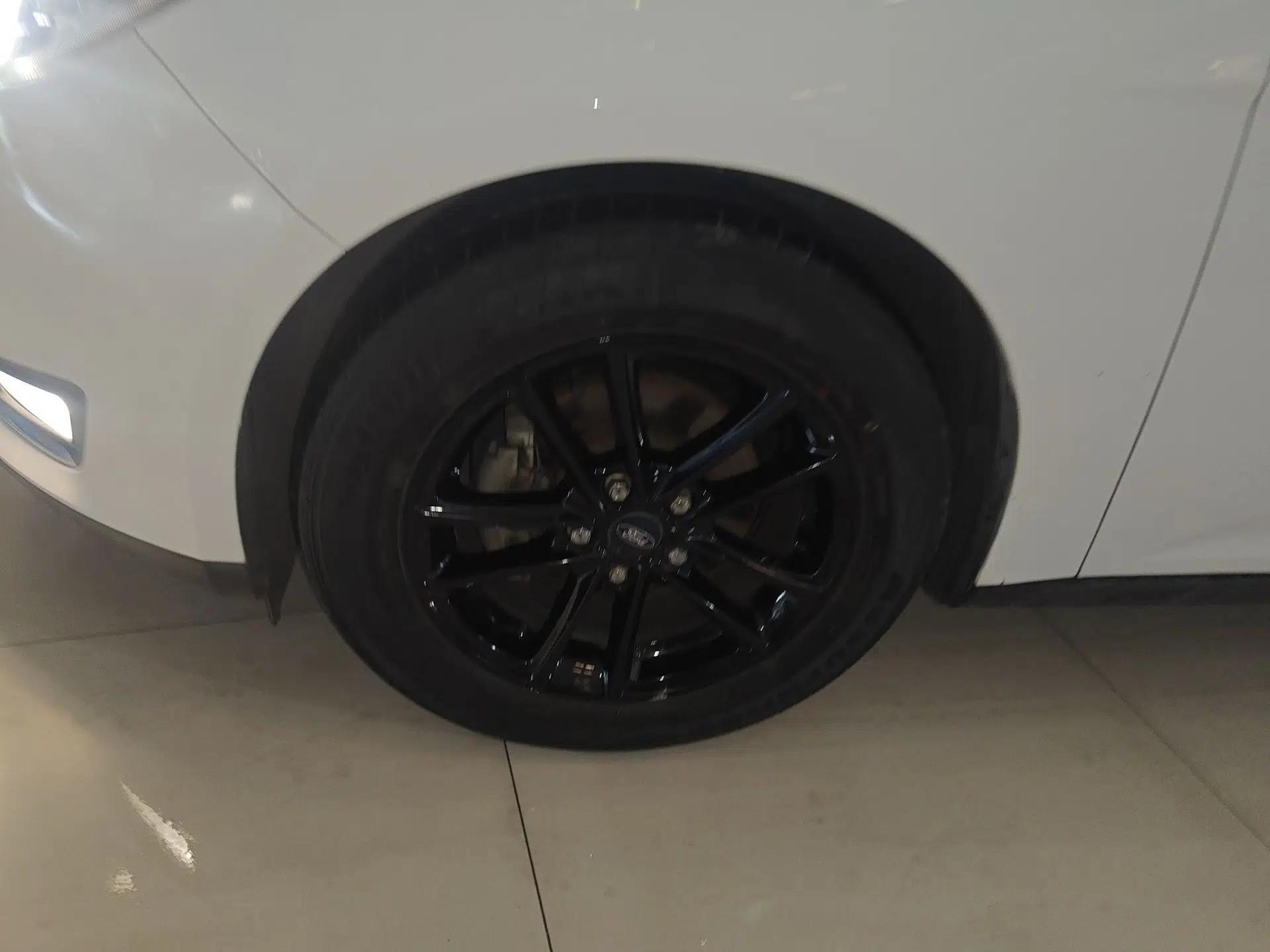 Ford Focus 2017 Sedan 1.6L Automatic Fashion Edition Smart Drive Version — миниатюра 15
