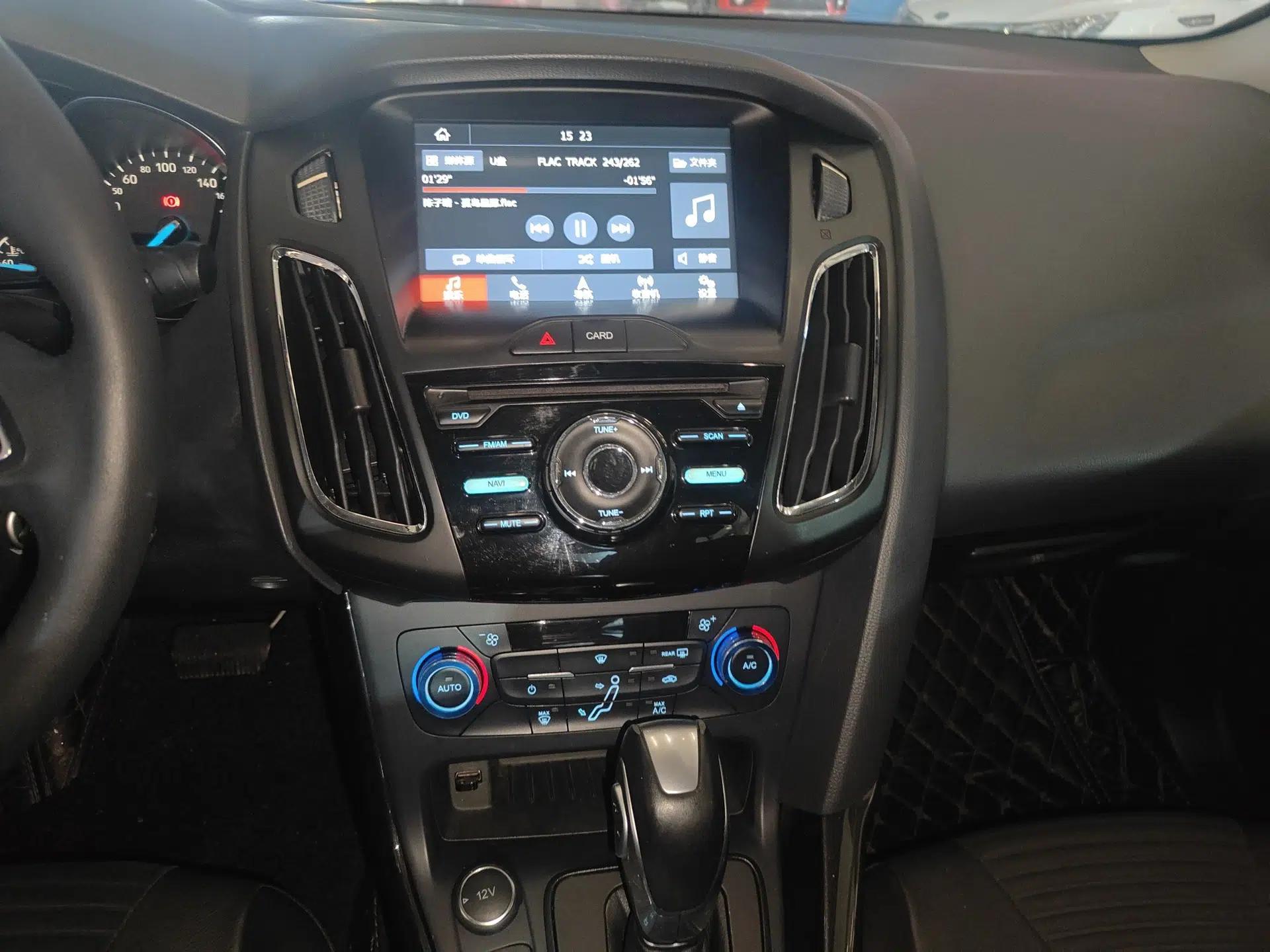 Ford Focus 2017 Sedan 1.6L Automatic Fashion Edition Smart Drive Version — миниатюра 20