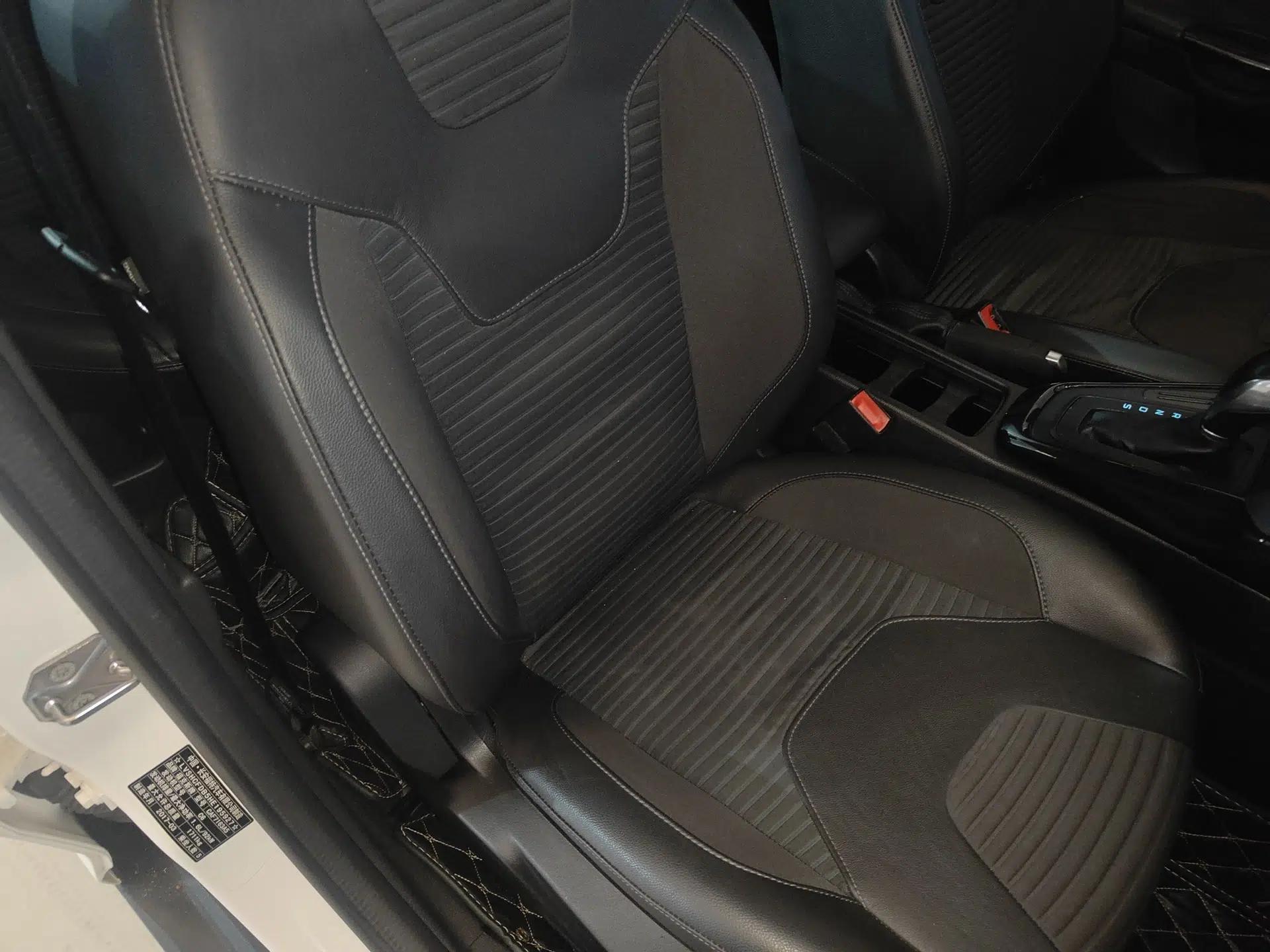 Ford Focus 2017 Sedan 1.6L Automatic Fashion Edition Smart Drive Version — миниатюра 24