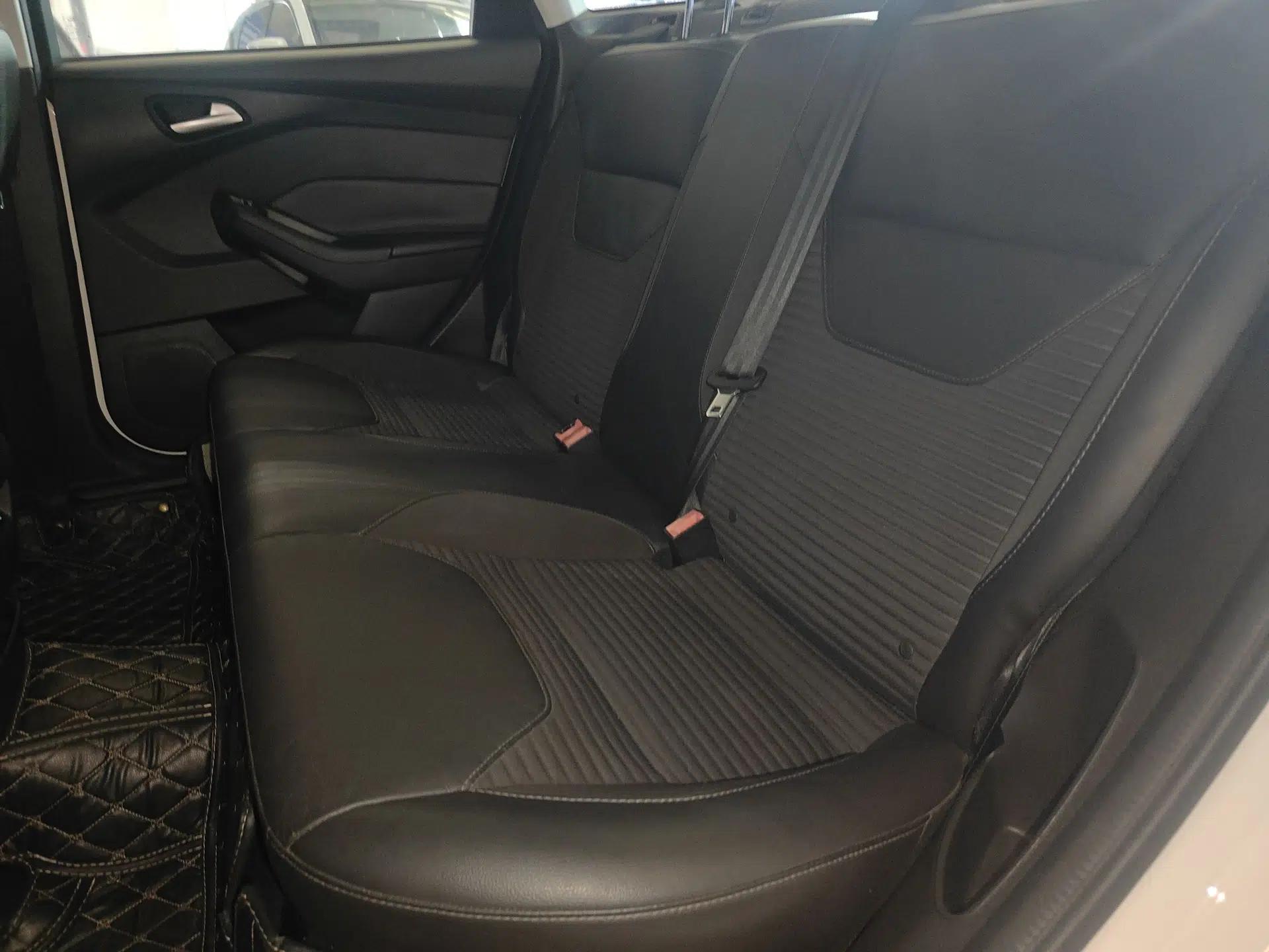 Ford Focus 2017 Sedan 1.6L Automatic Fashion Edition Smart Drive Version — миниатюра 25