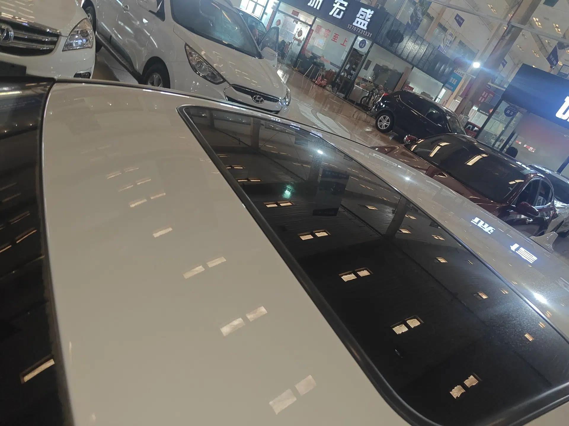 Ford Focus 2017 Sedan 1.6L Automatic Fashion Edition Smart Drive Version — миниатюра 7