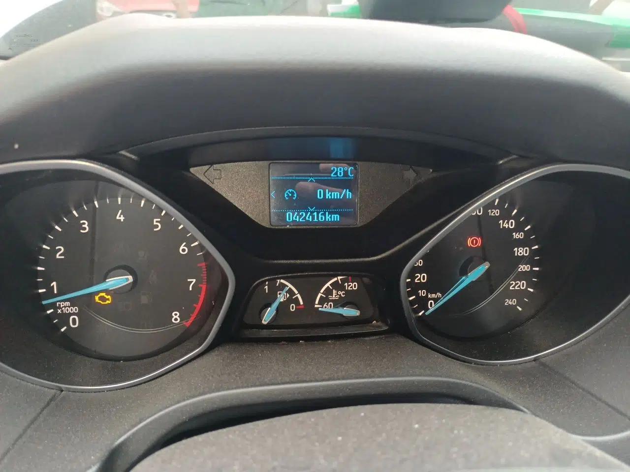 Ford Focus 2015 Hatchback EcoBoost 125 Manual – Ultra-Style Edition — миниатюра 11