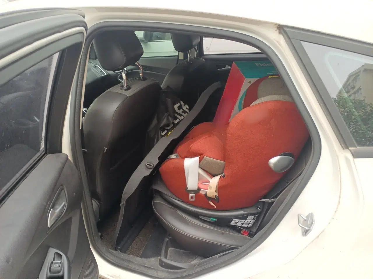 Ford Focus 2015 Hatchback EcoBoost 125 Manual – Ultra-Style Edition — миниатюра 17
