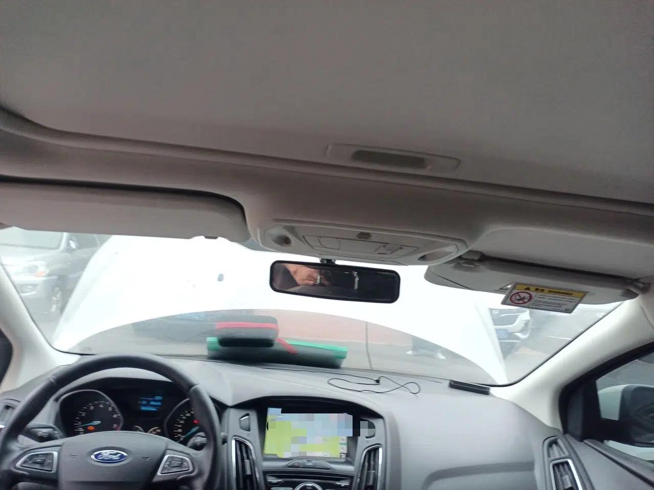 Ford Focus 2015 Hatchback EcoBoost 125 Manual – Ultra-Style Edition — миниатюра 18