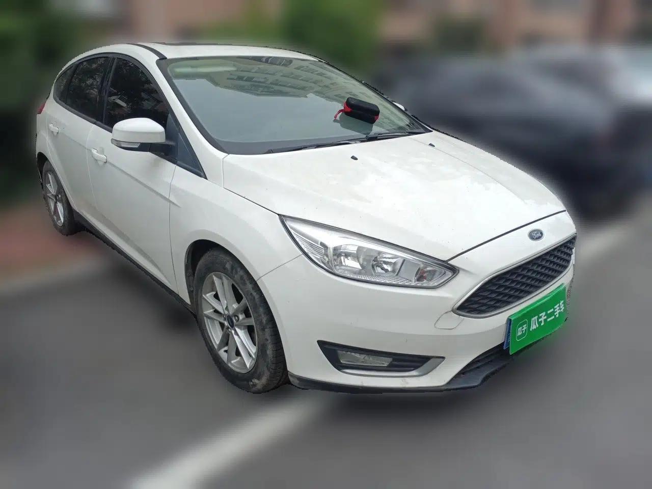 Ford Focus 2015 Hatchback EcoBoost 125 Manual – Ultra-Style Edition — миниатюра 3