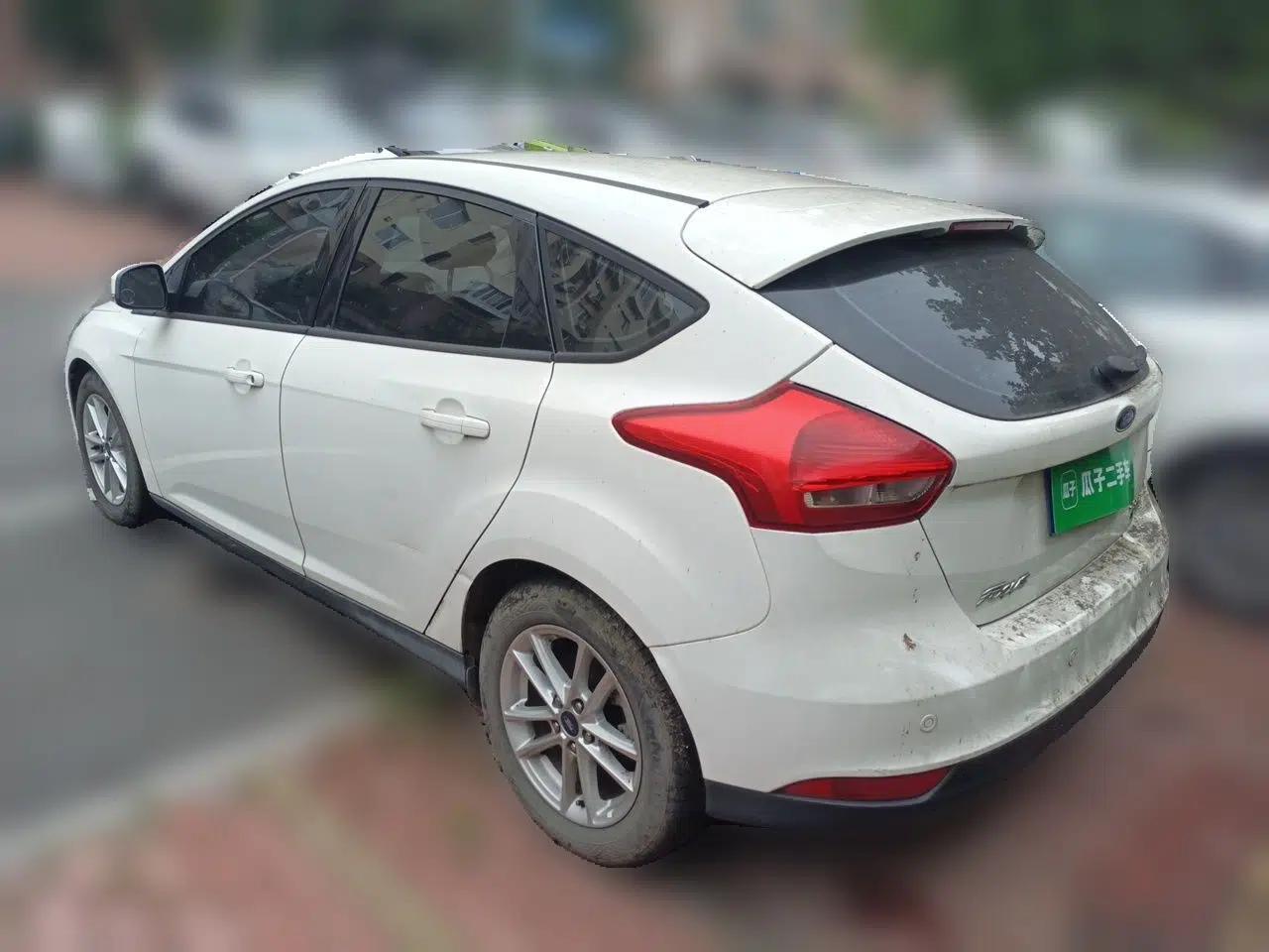 Ford Focus 2015 Hatchback EcoBoost 125 Manual – Ultra-Style Edition — миниатюра 4
