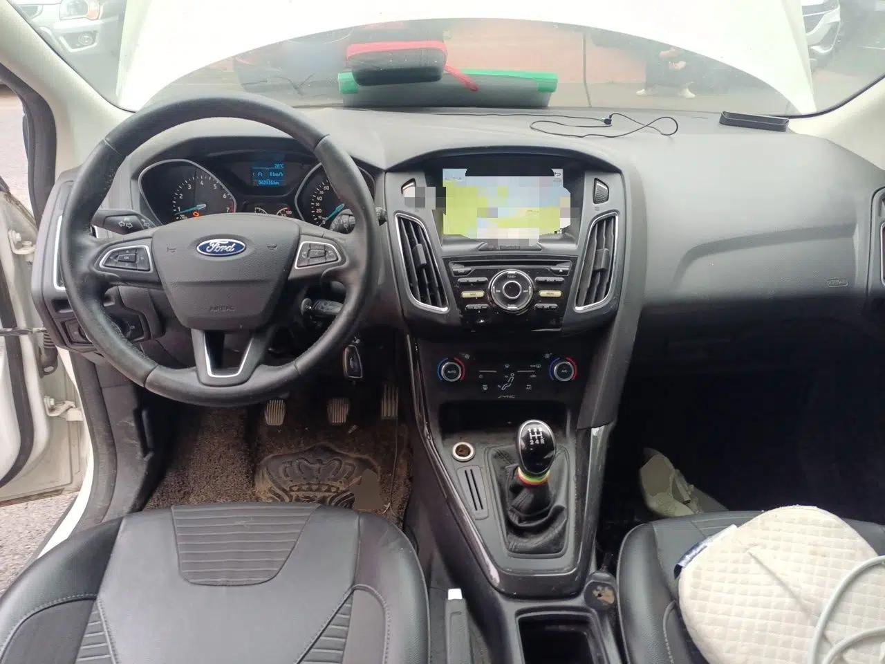 Ford Focus 2015 Hatchback EcoBoost 125 Manual – Ultra-Style Edition — миниатюра 9