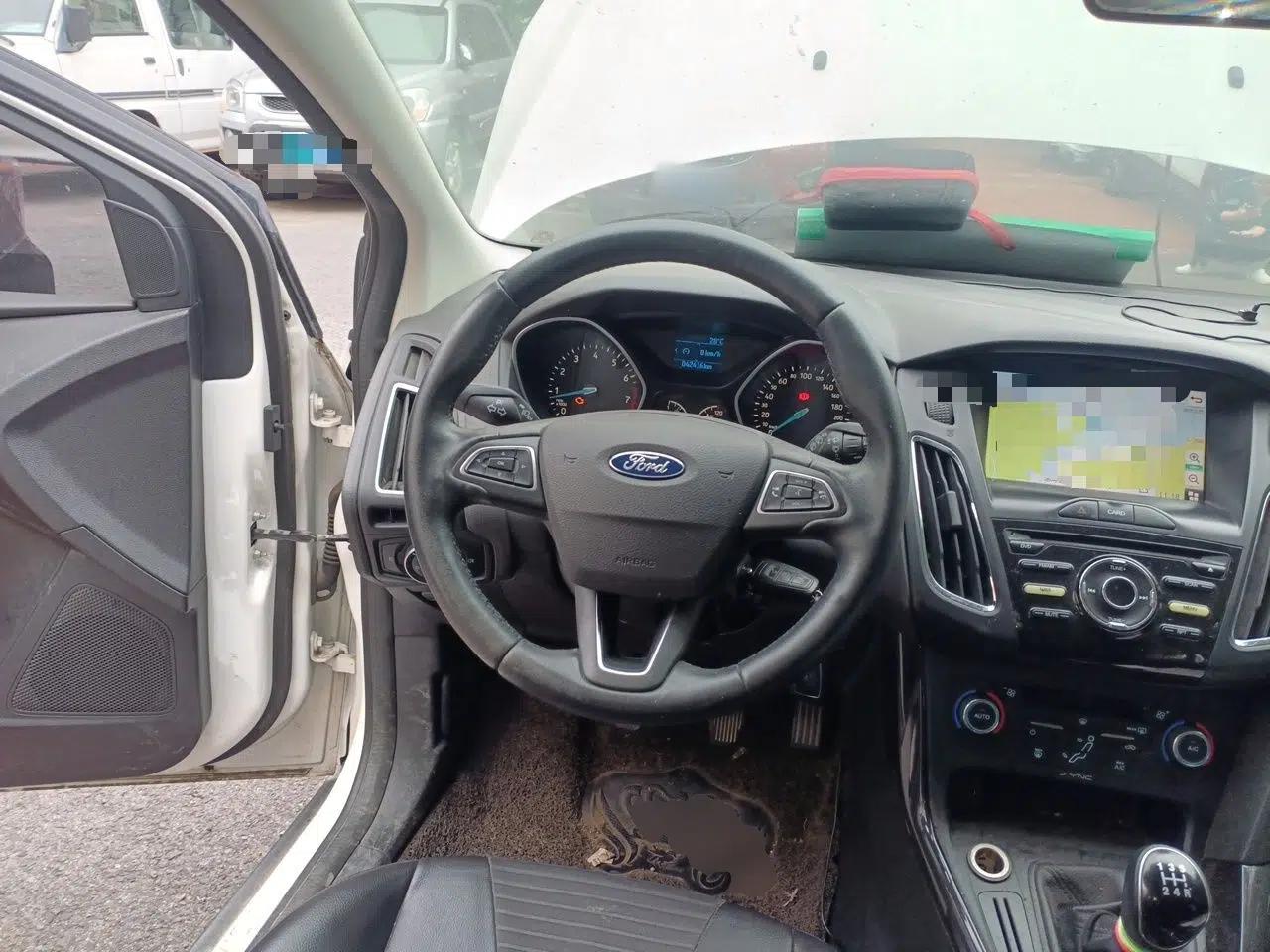 Ford Focus 2015 Hatchback EcoBoost 125 Manual – Ultra-Style Edition — миниатюра 10