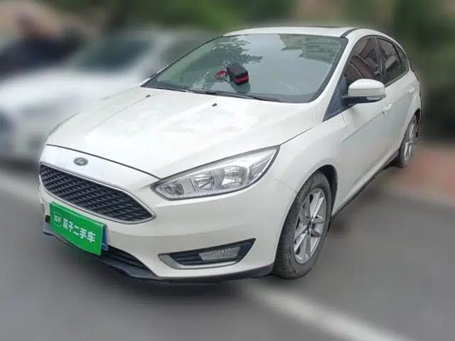 Ford Focus 2015 Hatchback EcoBoost 125 Manual – Ultra-Style Edition