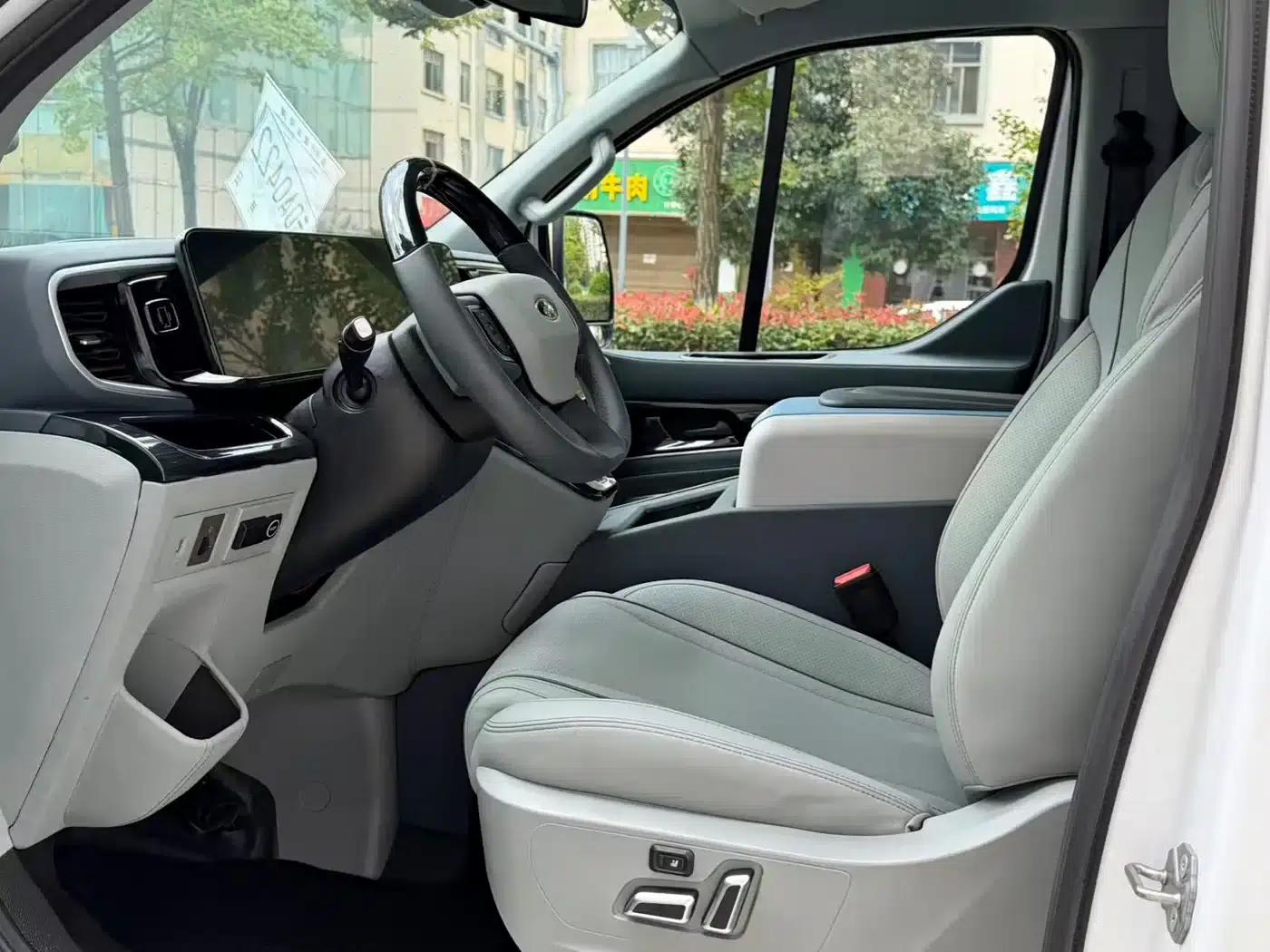 Tourneo 2023 2.0T Automatic Premium Edition — миниатюра 4