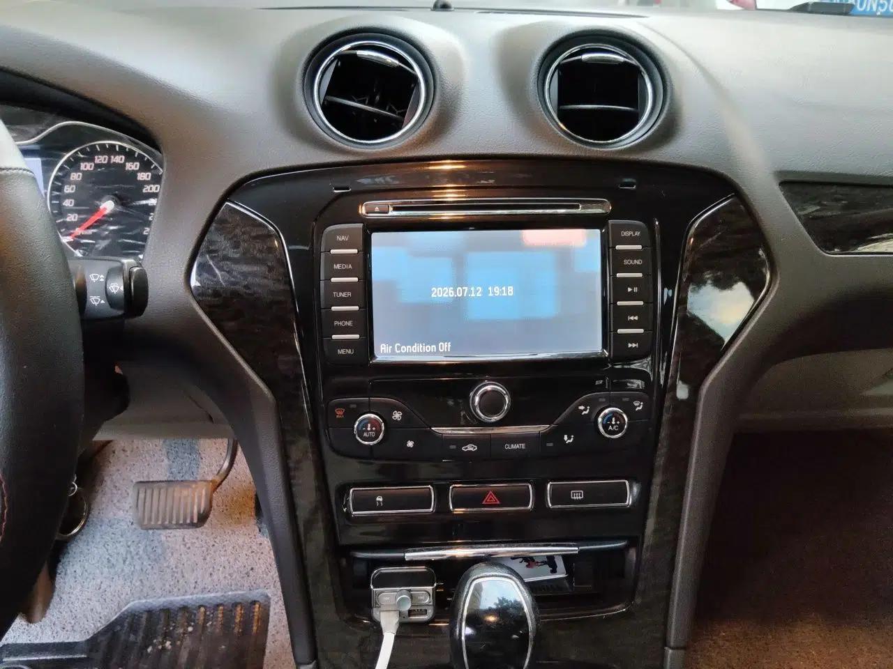 Ford Mondeo 2011 2.0L GTDi 200 Fashion Edition — миниатюра 13