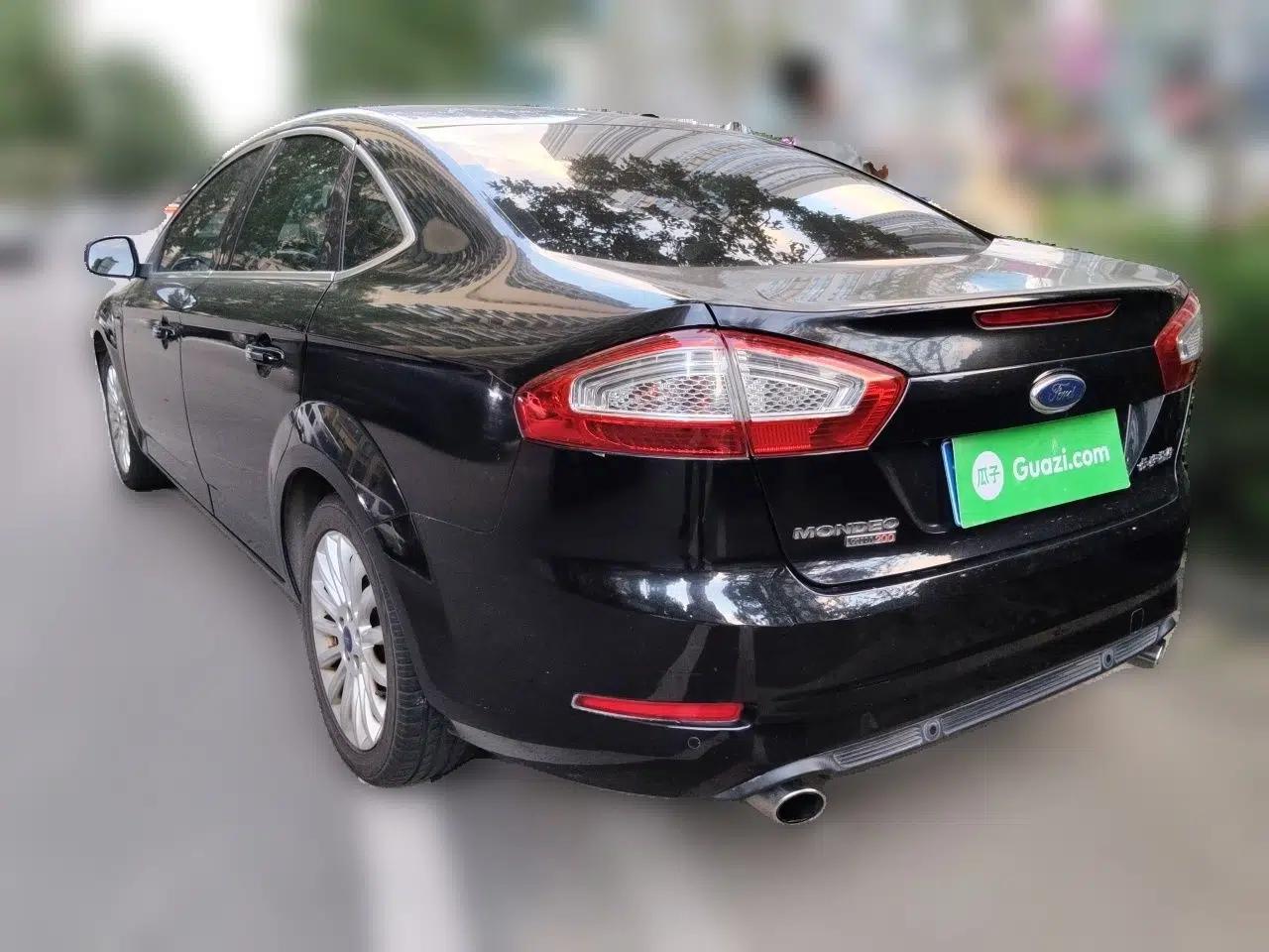 Ford Mondeo 2011 2.0L GTDi 200 Fashion Edition — миниатюра 4