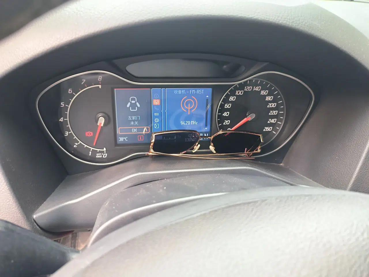 Ford Mondeo 2011 2.0L GTDi 200 Luxury Edition — миниатюра 11