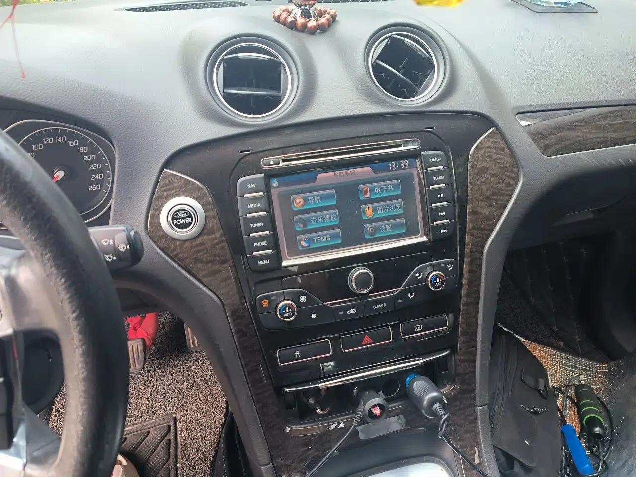 Ford Mondeo 2011 2.0L GTDi 200 Luxury Edition — миниатюра 13