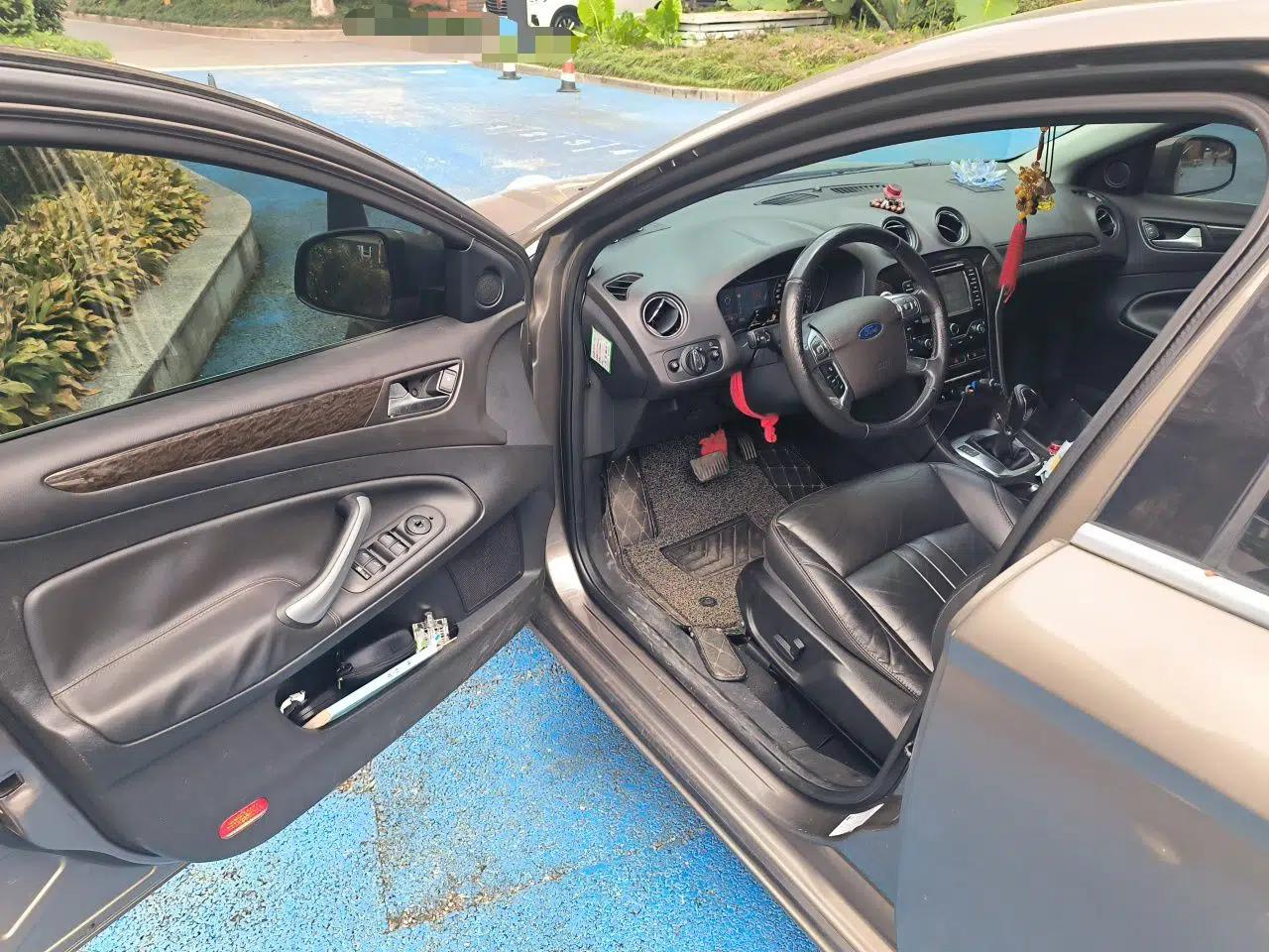 Ford Mondeo 2011 2.0L GTDi 200 Luxury Edition — миниатюра 16
