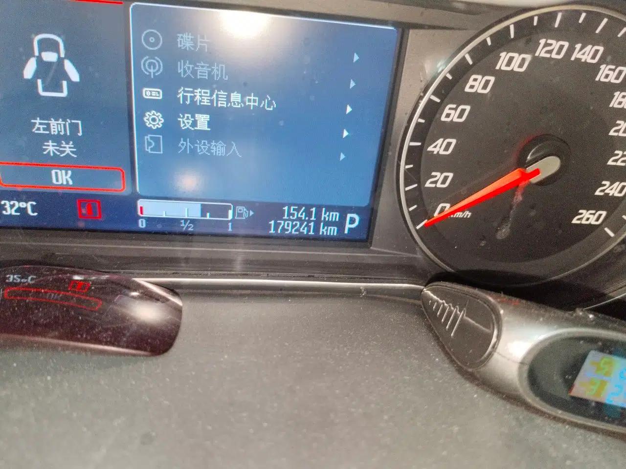 Ford Mondeo 2011 2.0L GTDi 200 Luxury Edition — миниатюра 12