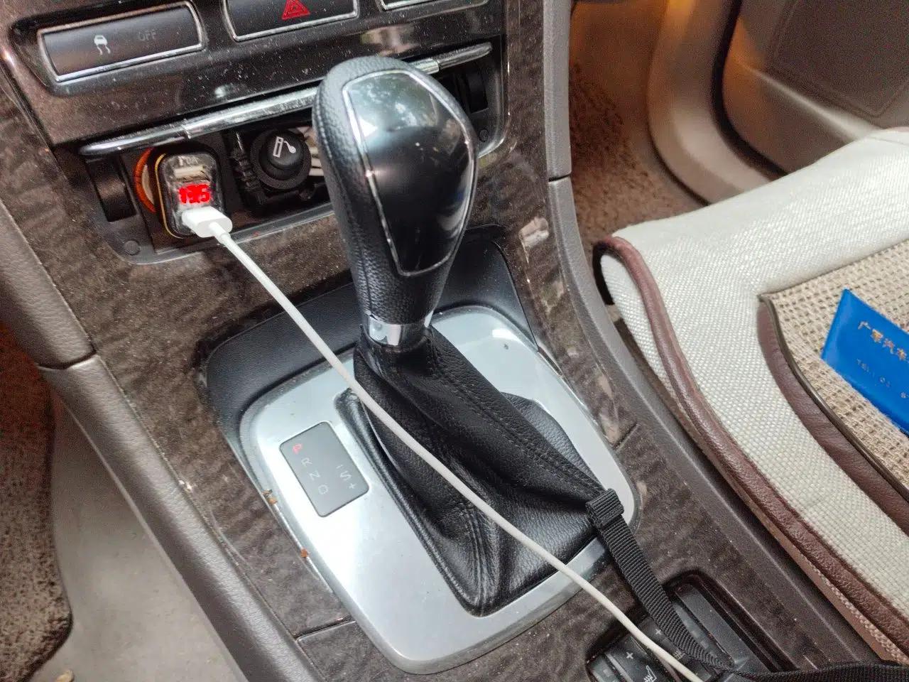 Ford Mondeo 2011 2.0L GTDi 200 Luxury Edition — миниатюра 14
