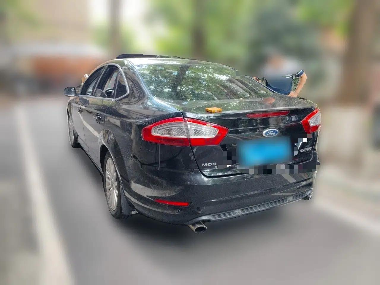 Ford Mondeo 2011 2.0L GTDi 200 Luxury Edition — миниатюра 4