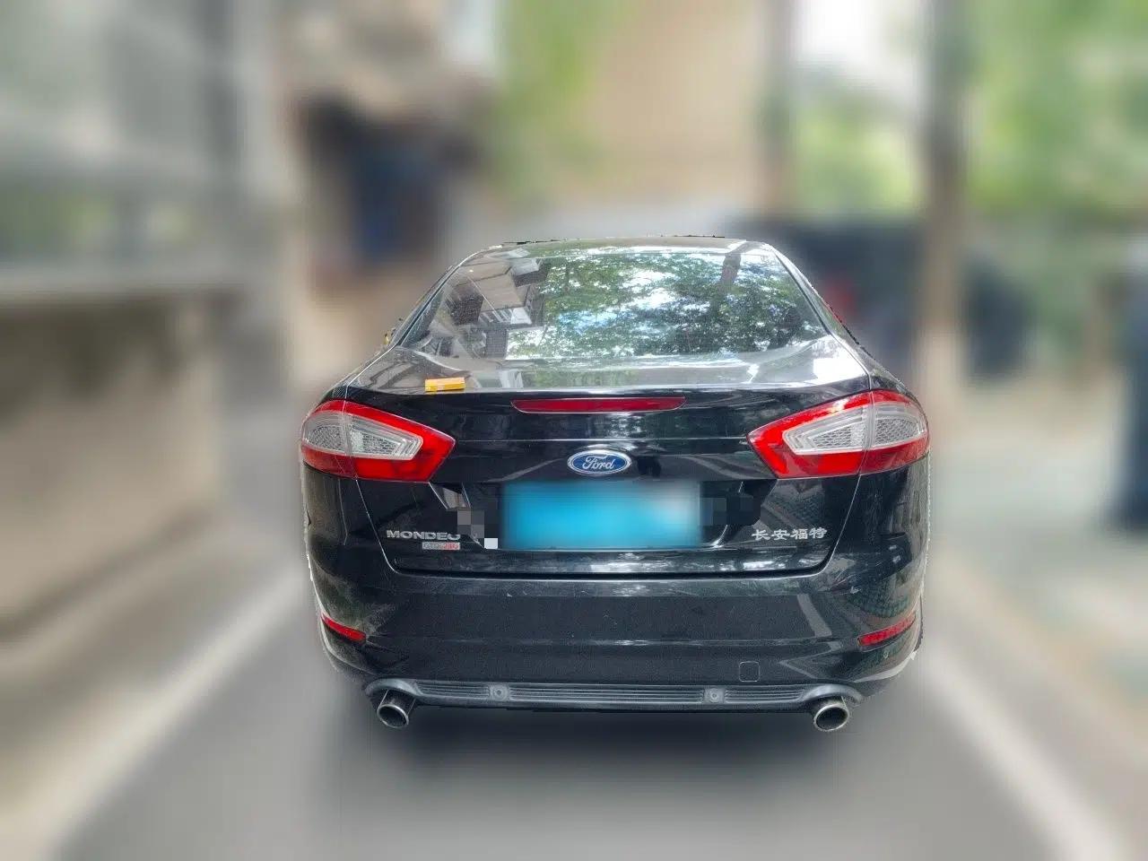 Ford Mondeo 2011 2.0L GTDi 200 Luxury Edition — миниатюра 5