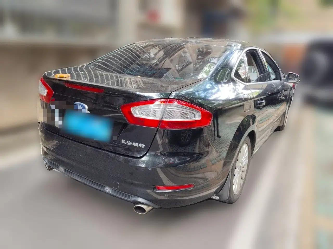 Ford Mondeo 2011 2.0L GTDi 200 Luxury Edition — миниатюра 6