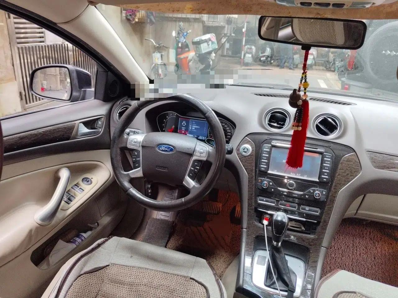 Ford Mondeo 2011 2.0L GTDi 200 Luxury Edition — миниатюра 10