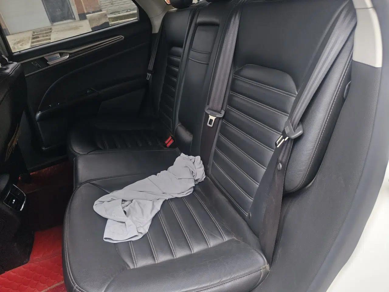 Ford Mondeo 2013 2.0L GTDi 200 Fashion Edition — миниатюра 17
