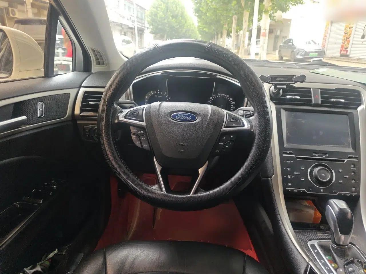 Ford Mondeo 2013 2.0L GTDi 200 Fashion Edition — миниатюра 10