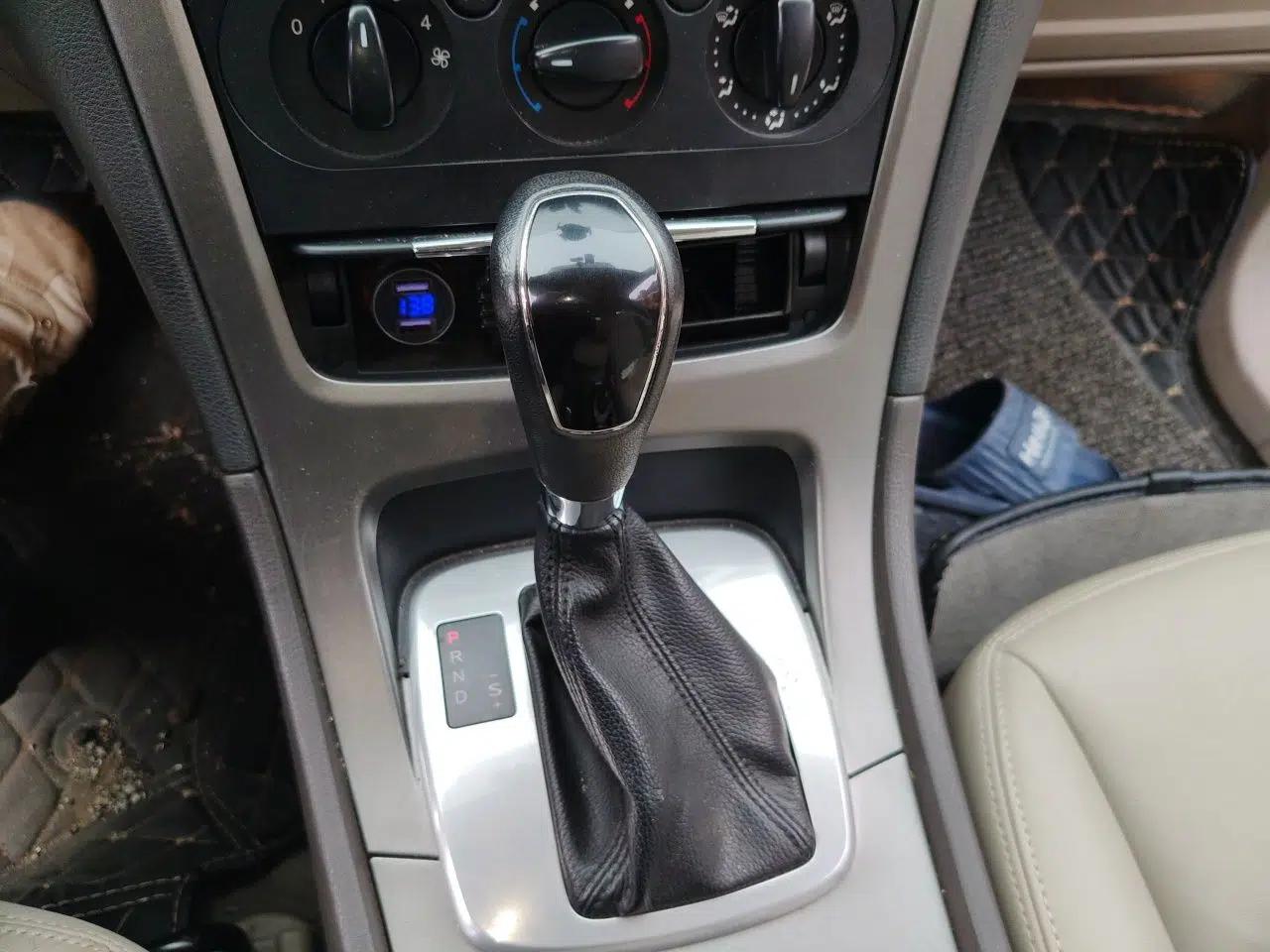 Ford Mondeo 2011 2.3L Fashion Edition — миниатюра 14