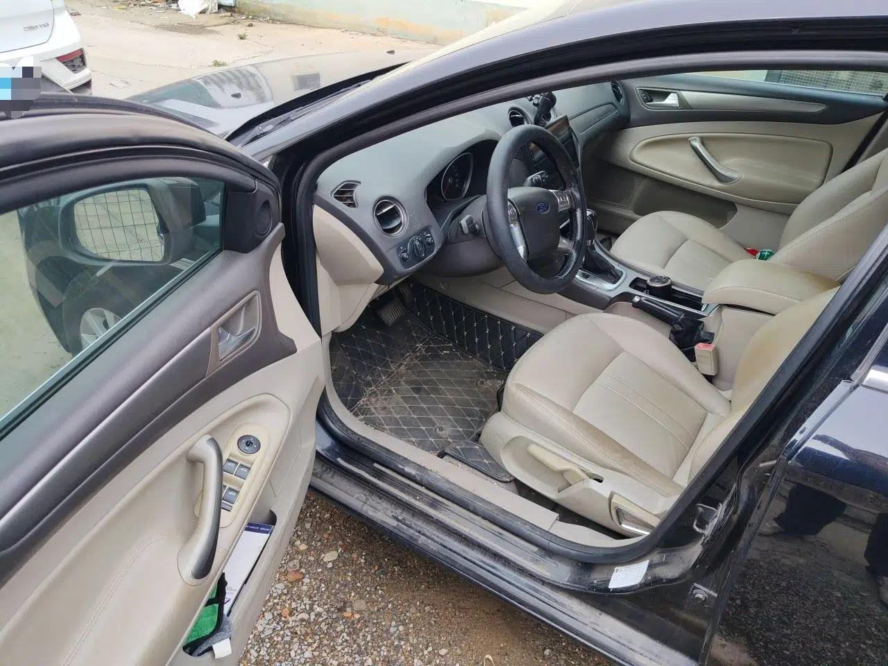 Ford Mondeo 2011 2.3L Fashion Edition — миниатюра 16