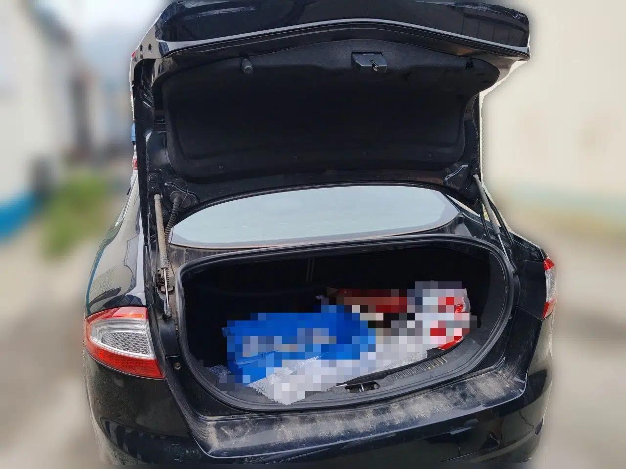 Ford Mondeo 2011 2.3L Fashion Edition — миниатюра 19