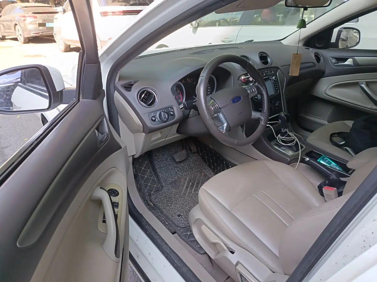 Ford Mondeo 2013 2.3L Fashion Edition — миниатюра 16