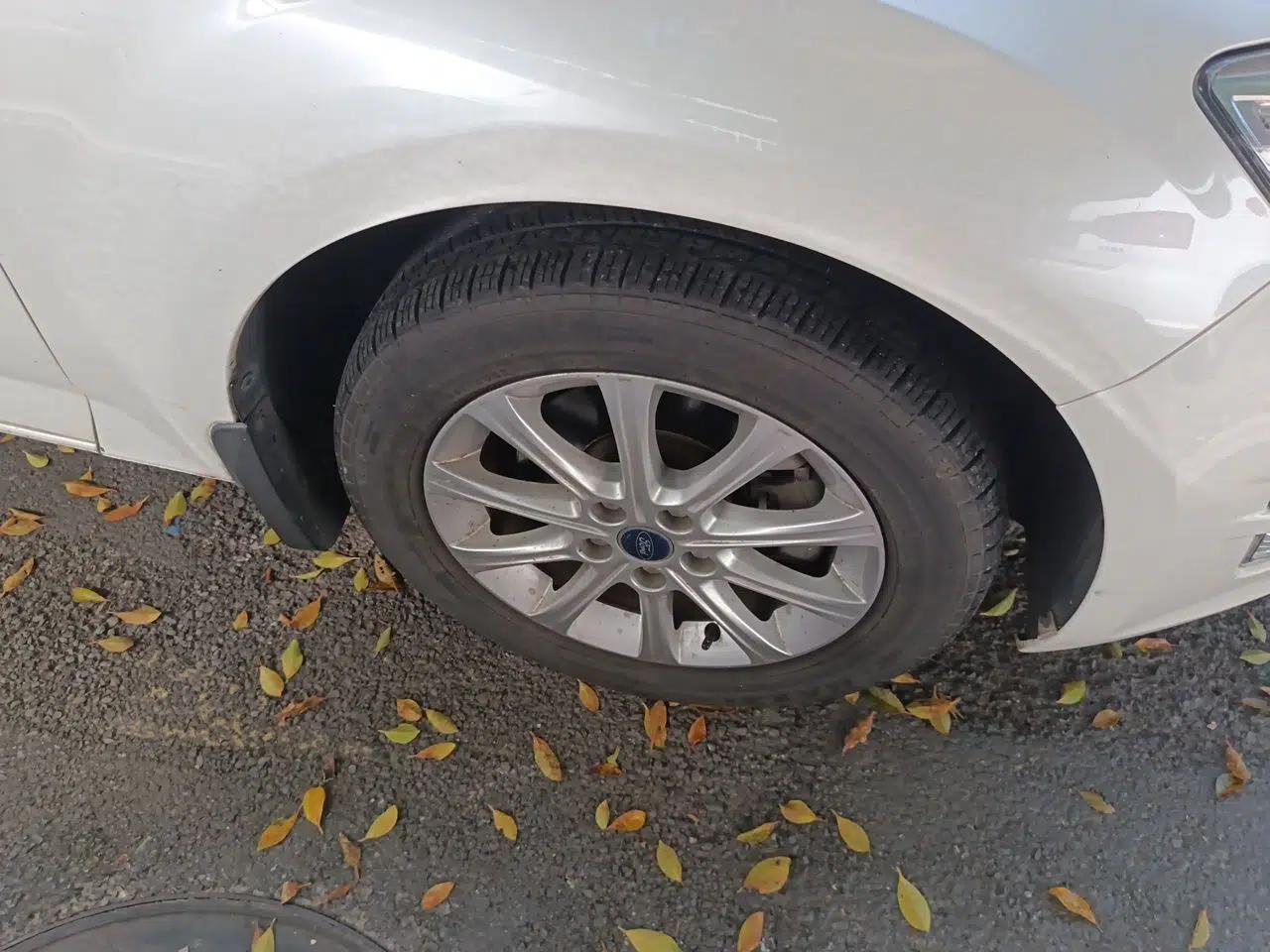 Ford Mondeo 2013 2.3L Fashion Edition — миниатюра 8