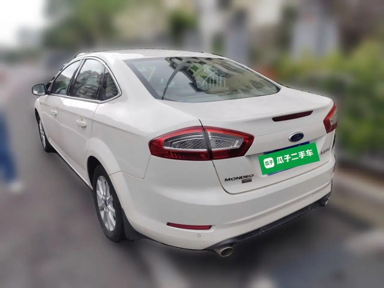 Ford Mondeo 2011 2.3L Fashion Edition — миниатюра 4