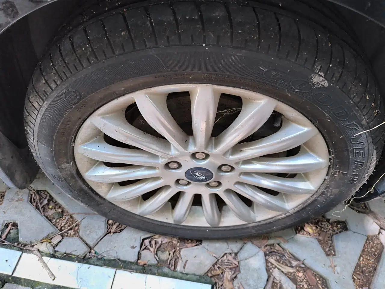Ford Mondeo 2011 2.3L Luxury Model — миниатюра 8
