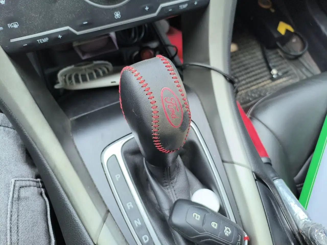 Ford Mondeo 2013 2.0L GTDi 200 Luxury Model — миниатюра 14