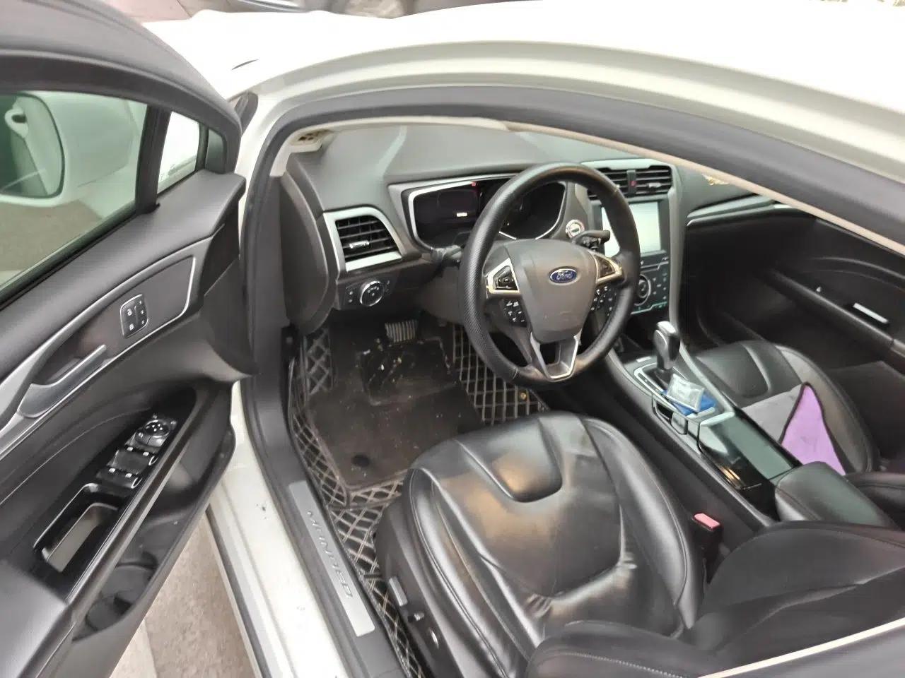Ford Mondeo 2013 2.0L GTDi240 Flagship Edition — миниатюра 16