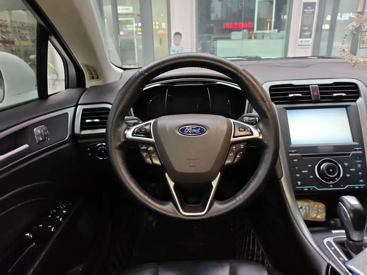 Ford Mondeo 2013 2.0L GTDi240 Flagship Edition — миниатюра 10