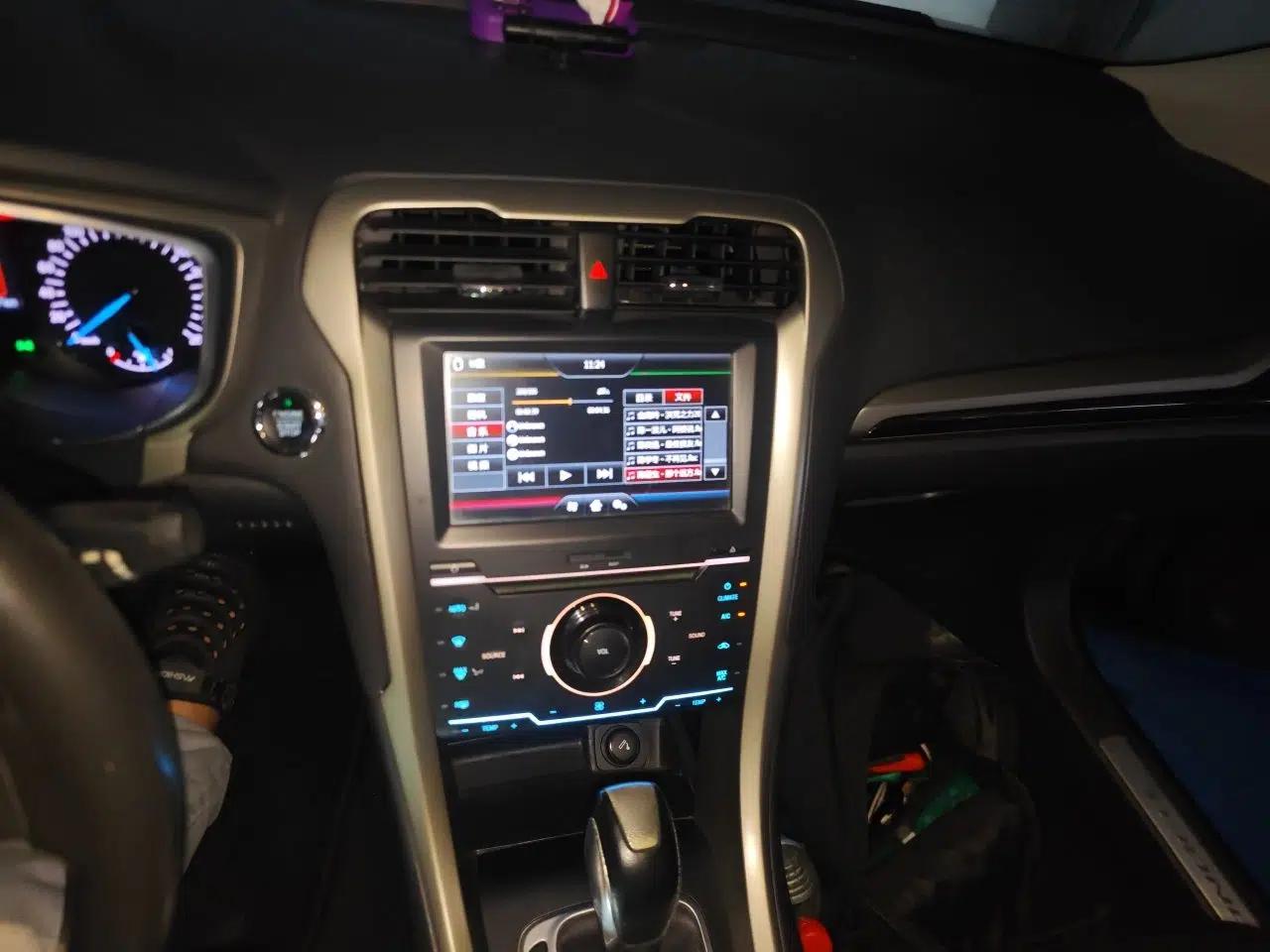 Ford Mondeo 2013 2.0L GTDi 200 Fashion Edition — миниатюра 13
